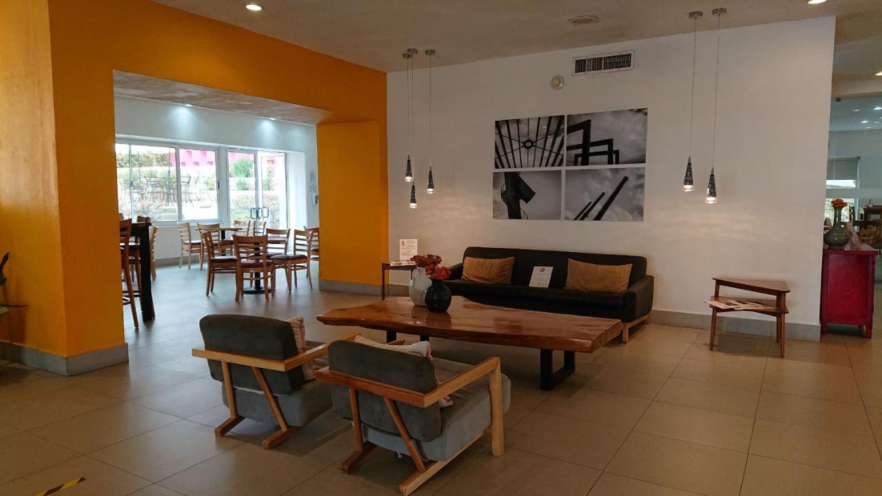 Comfort Inn Monterrey Valle Экстерьер фото